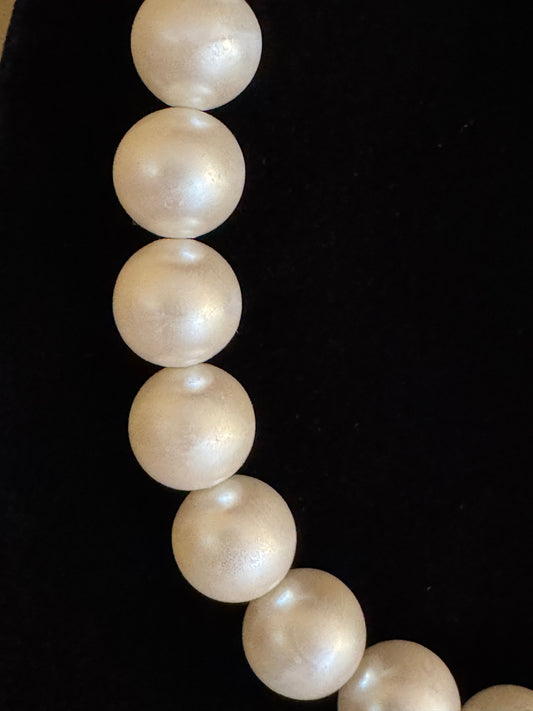 Signed Napier 16" Faux Pearl Necklace – Vintage 1980s Classic