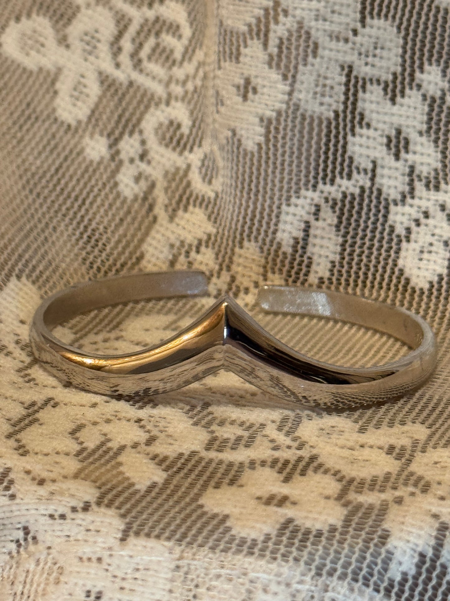 Vintage Avon Silver-Tone Chevron V Cuff Bracelet – Minimalist Wishbone Design