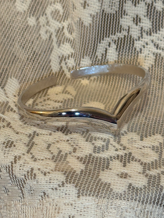 Vintage Avon Silver-Tone Chevron V Cuff Bracelet – Minimalist Wishbone Design