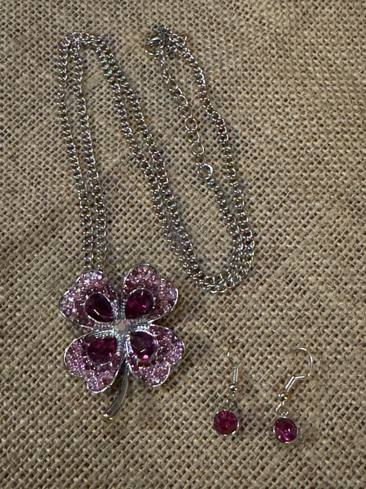 ✨ “Four‑Leaf Necklace and Earring Set ✨ Playful, radiant, and full of charm.