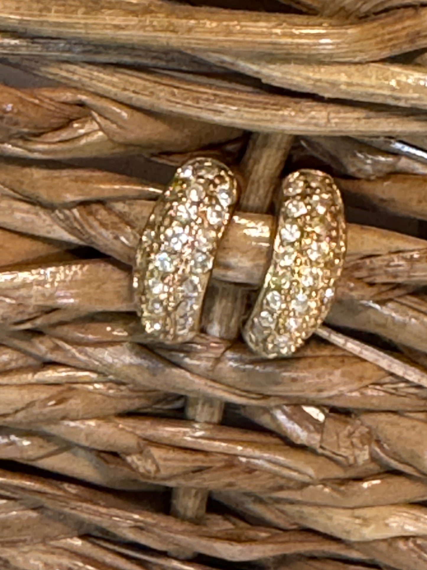 Vintage 1970's Signed ROMAN gold tone earrings with Austrian Crystals