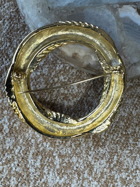 Vintage Gold-Tone Wreath Brooch — Timeless Circle Motif & Sculptural Rope Detail