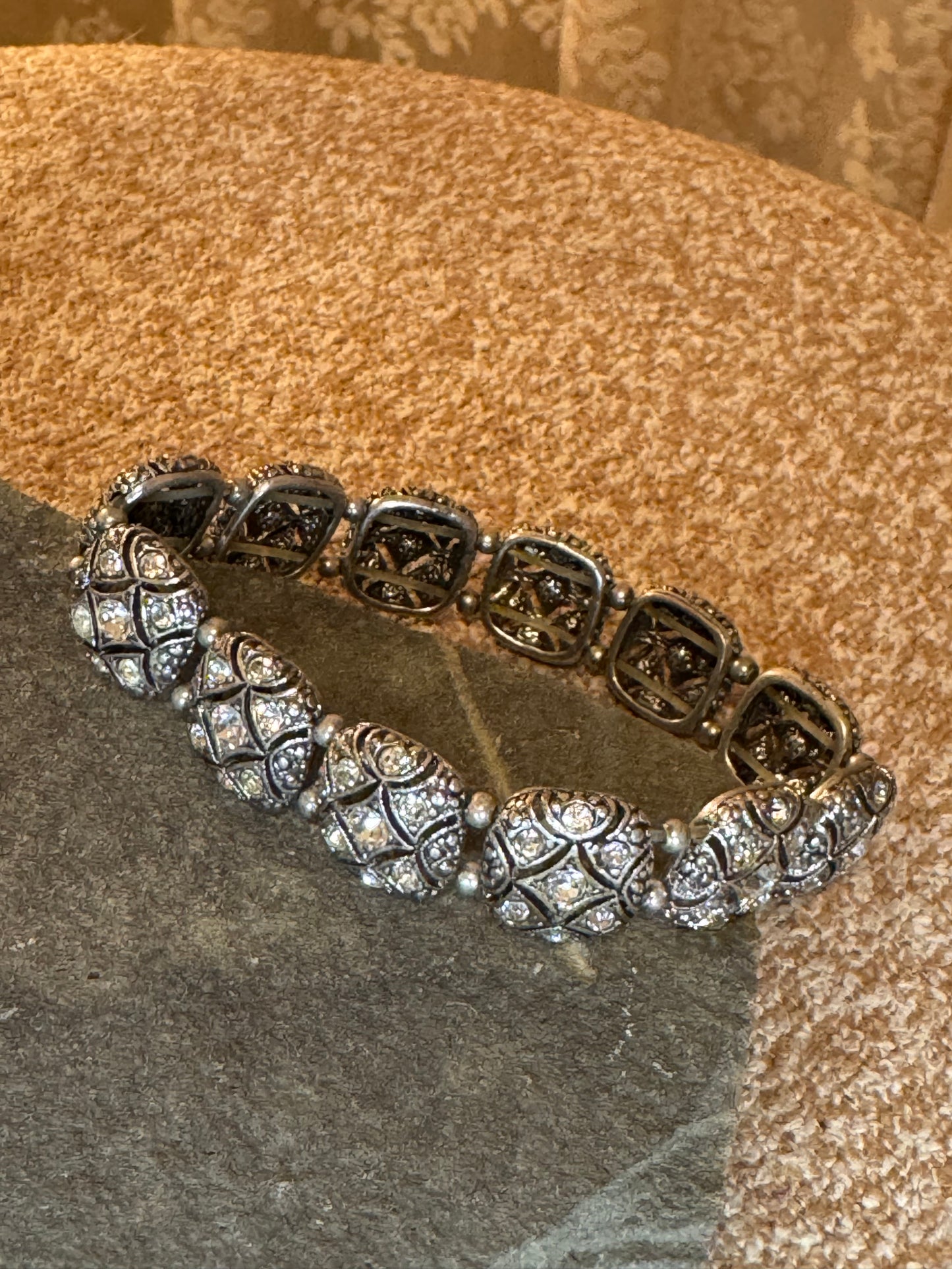 Vintage-Inspired Silver Tone Filigree Link Bracelet – Crystal Panel Design