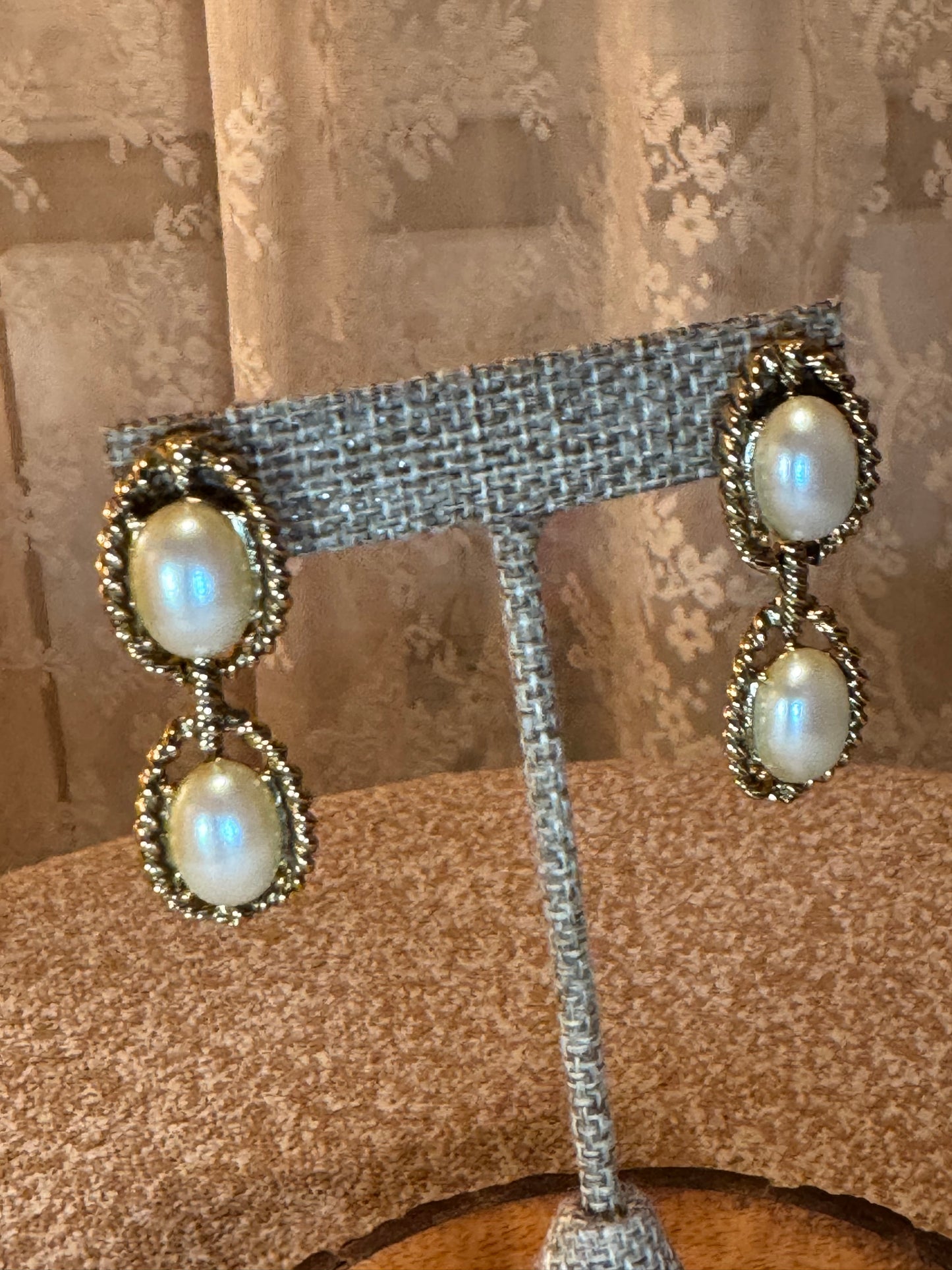 Vintage Double Oval Gold-Tone Faux Pearl Earrings – Elegant Classic Design