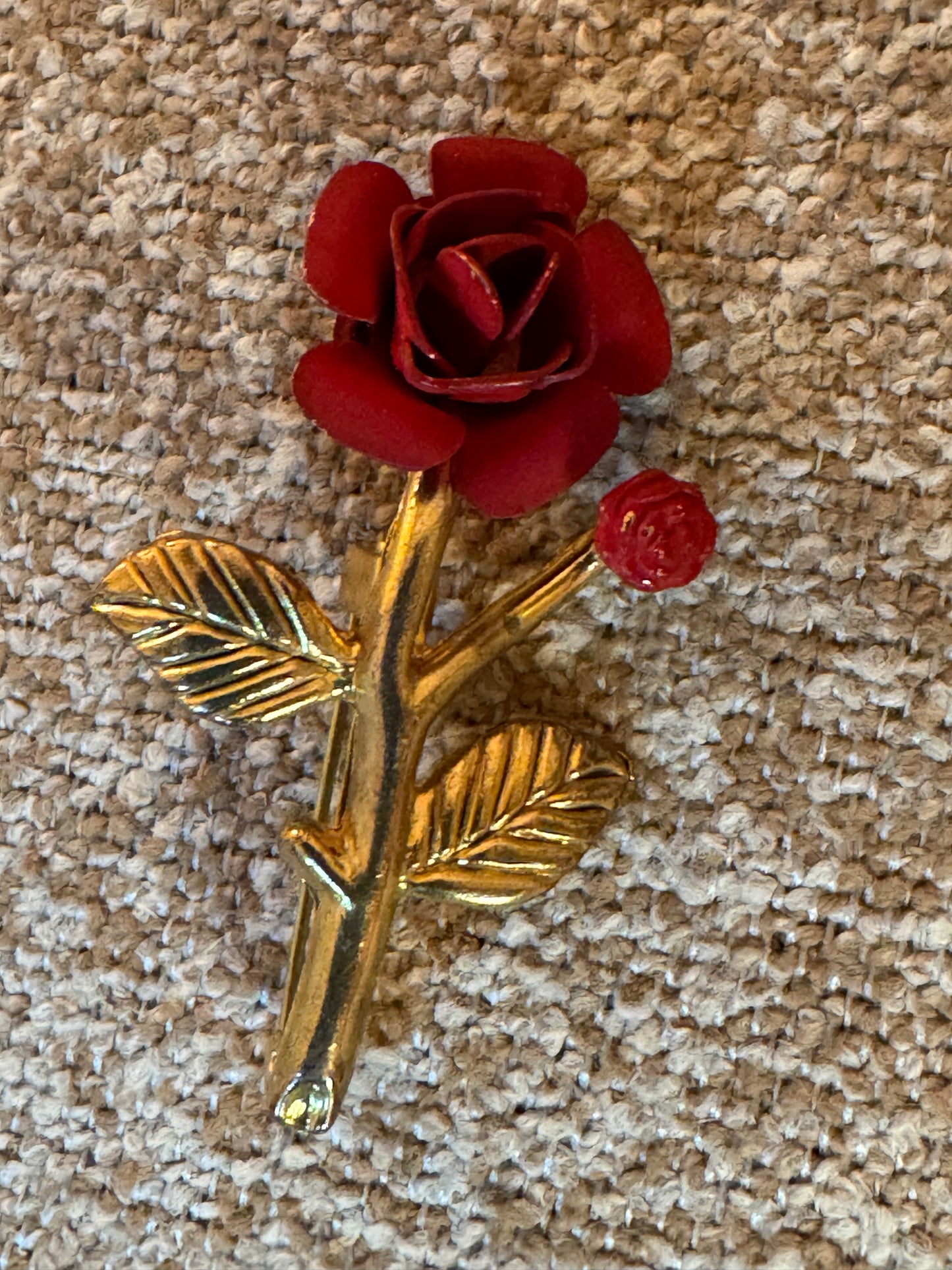 Vintage Matte Red Enamel Rose Brooch – Gold Tone Stem
