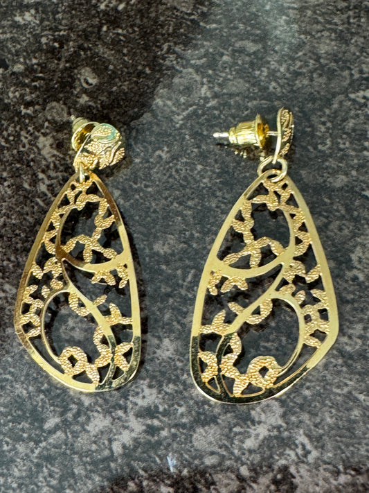 Boho-Chic Botanical Splendor: Vintage-Inspired Gold-Tone Filigree Statement Earrings