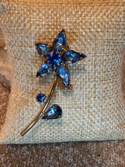 Vintage Blue Rhinestone Floral Brooch – Gold Tone Mid-Century Sparkle