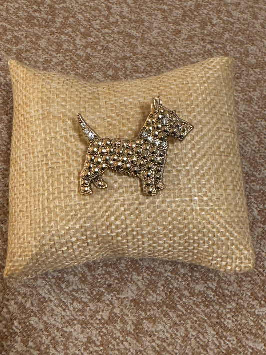 Vintage Scottish Terrier Brooch – Gold Tone Scottie Dog Pin with Rhinestone Collar, 1928 Jewelry Style