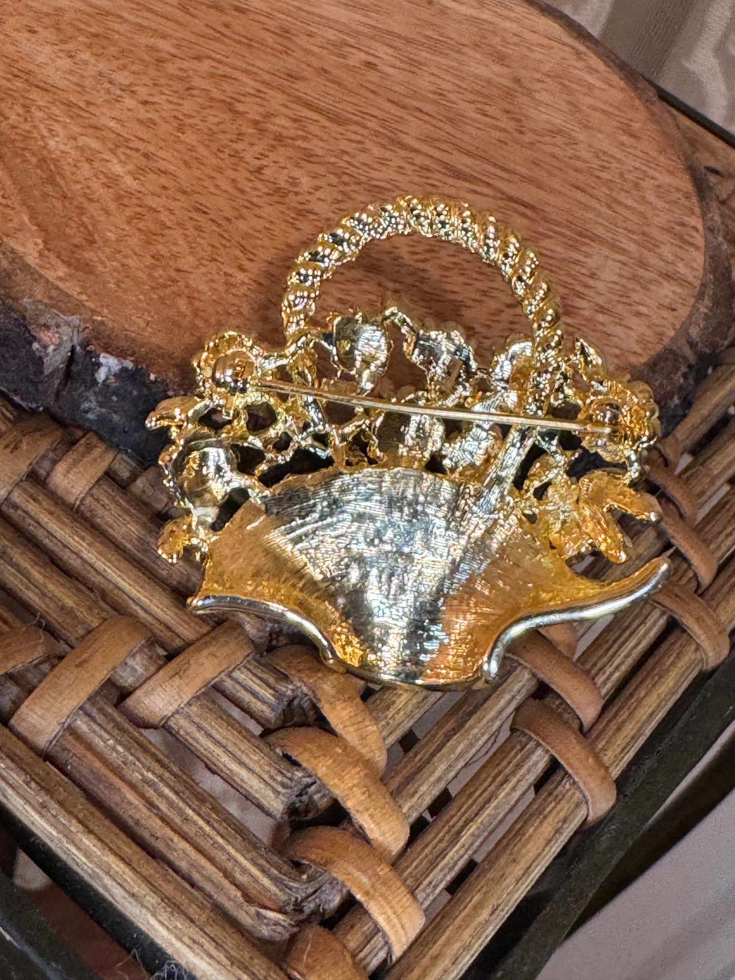 Vintage Gold Tone Flower Basket Brooch Rhinestone Floral Pin Mid-Century 1940s–50s