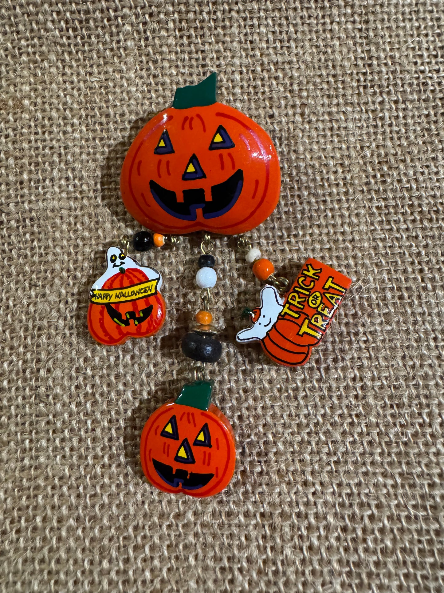 Festive Halloween Jack-O'-Lantern Charm Brooch 🎃