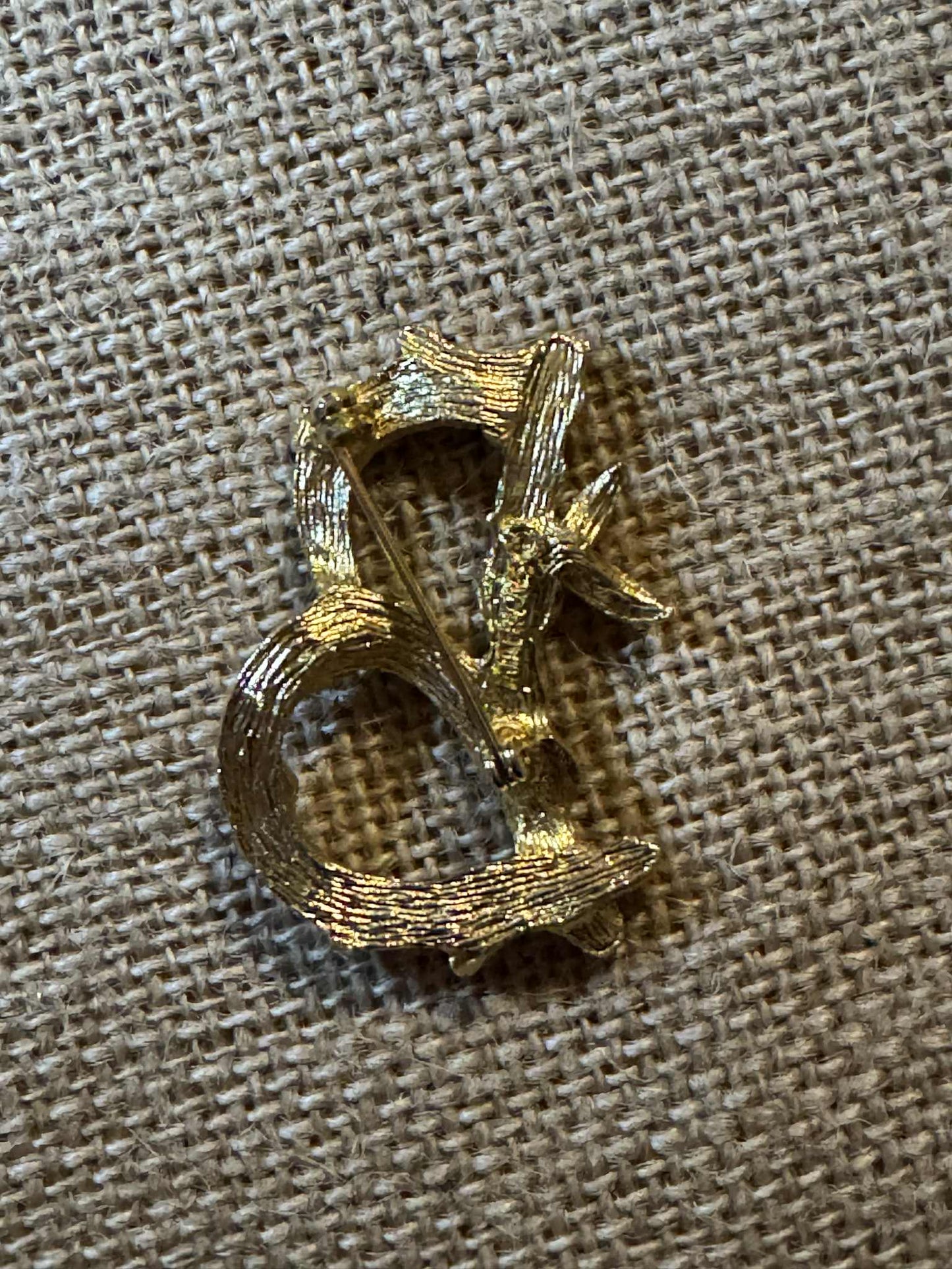 Vintage Signed Sarah Coventry Gold-Tone Letter “B” Brooch