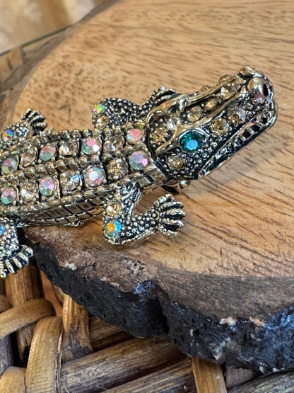 Gilded Aurora Borealis Alligator Brooch – Vintage-Inspired Rhinestone Sparkle