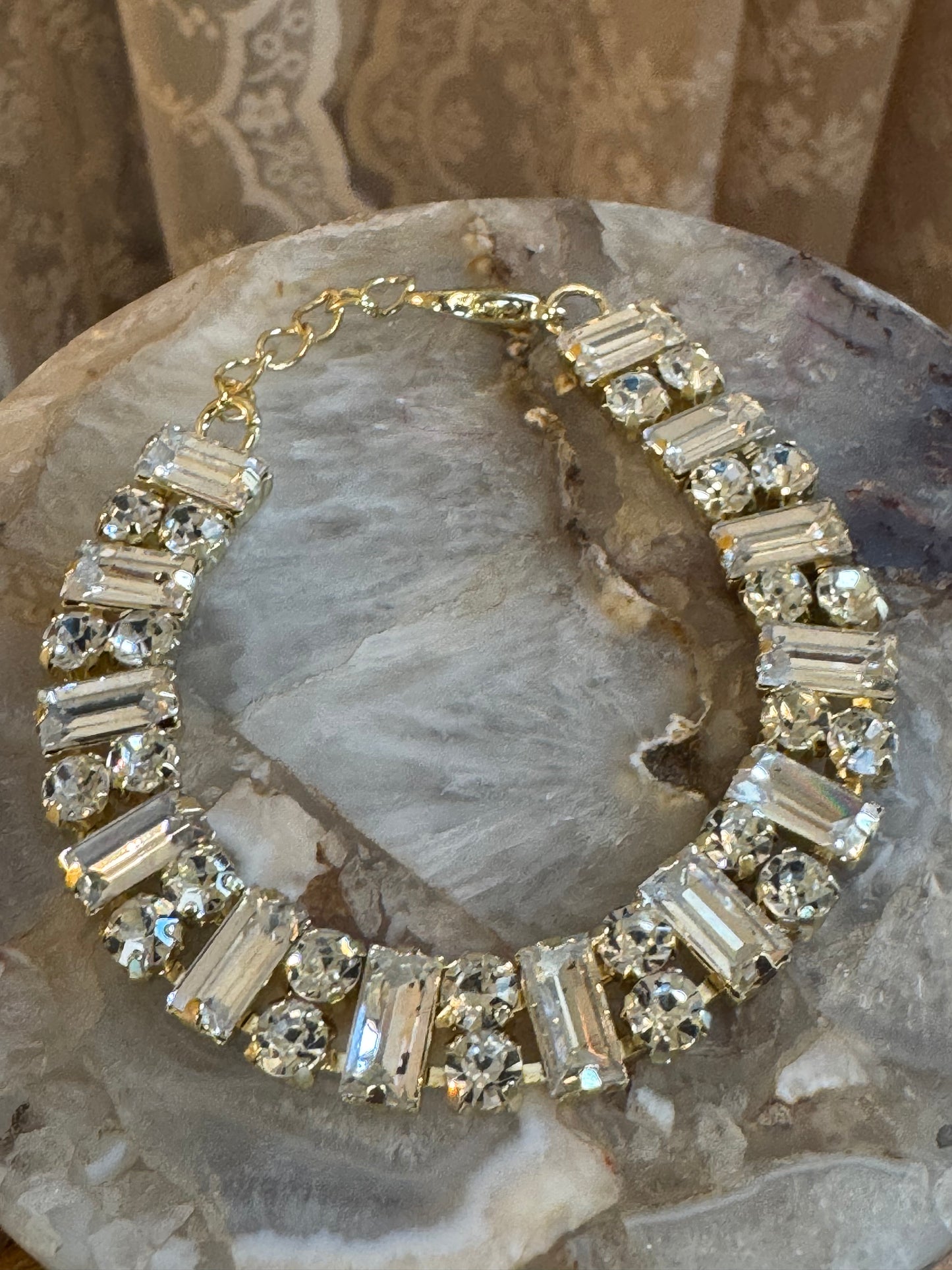 Vintage-Inspired Rhinestone Tennis Bracelet – Baguette & Round Cut Elegance