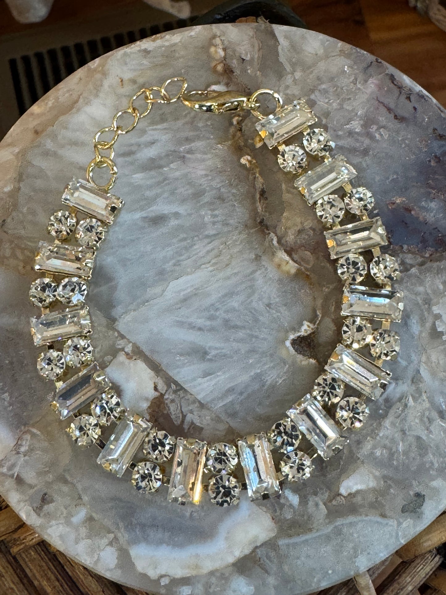 Vintage-Inspired Rhinestone Tennis Bracelet – Baguette & Round Cut Elegance