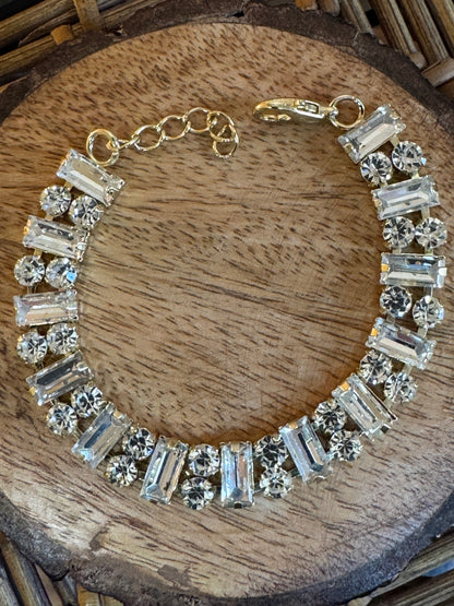 Vintage-Inspired Rhinestone Tennis Bracelet – Baguette & Round Cut Elegance