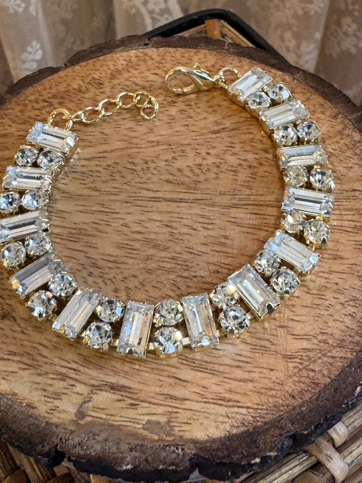 Vintage-Inspired Rhinestone Tennis Bracelet – Baguette & Round Cut Elegance