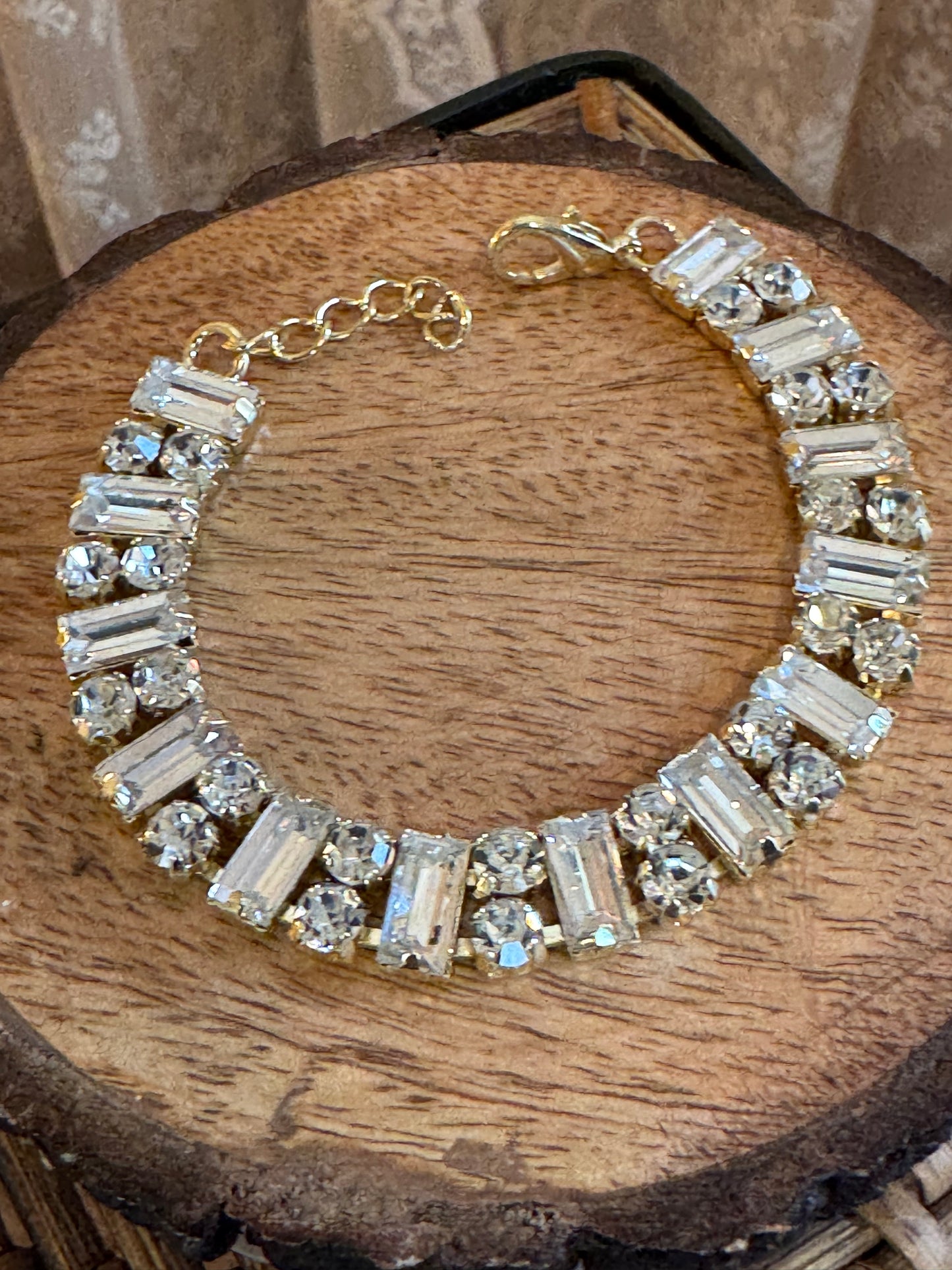 Vintage-Inspired Rhinestone Tennis Bracelet – Baguette & Round Cut Elegance