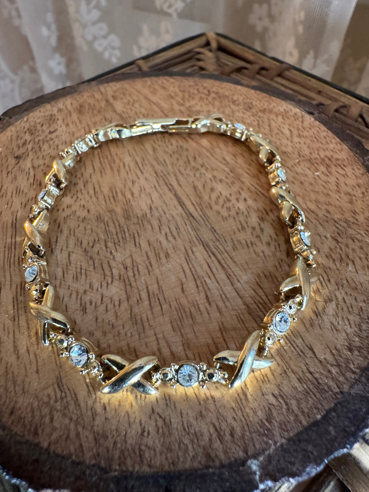 Vintage Signed Avon Gold Tone X's and Crystal O's Bracelet