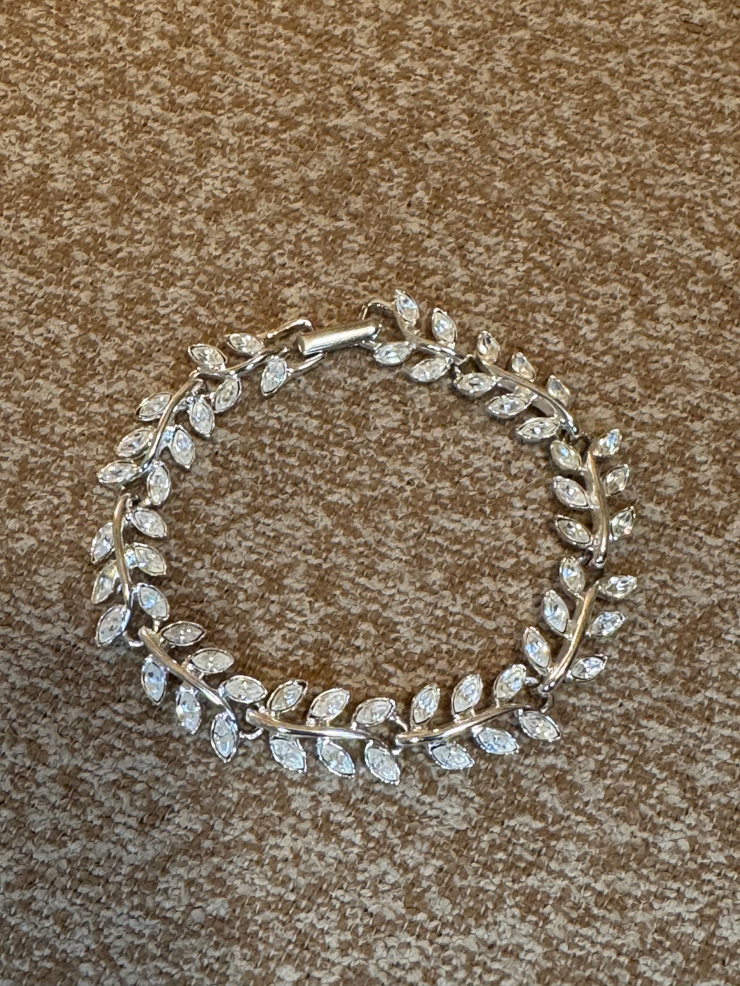 Vintage Monet Laurel Leaf Bracelet – Silver-Tone Crystal Elegance