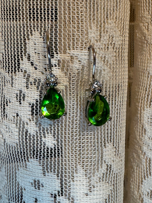 Pear-shaped green crystal or gemstone teardrop earrings