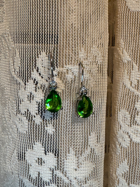 Pear-shaped green crystal or gemstone teardrop earrings