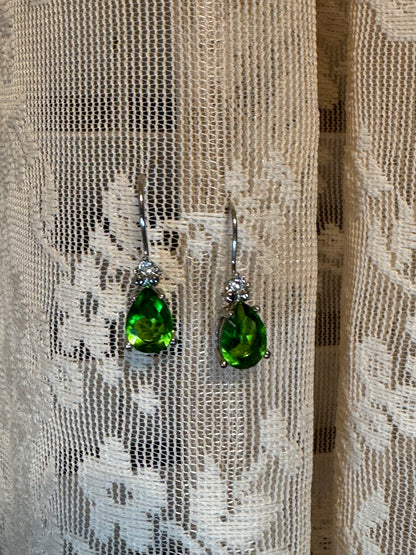 Pear-shaped green crystal or gemstone teardrop earrings