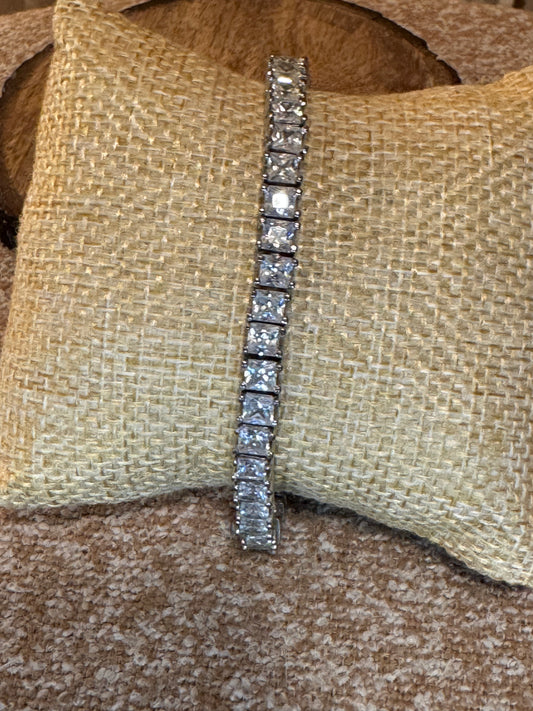 Silver-Tone Princess-Cut Tennis Bracelet – Classic Square-Cut Elegance