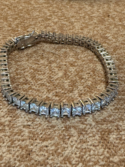 Silver-Tone Princess-Cut Tennis Bracelet – Classic Square-Cut Elegance