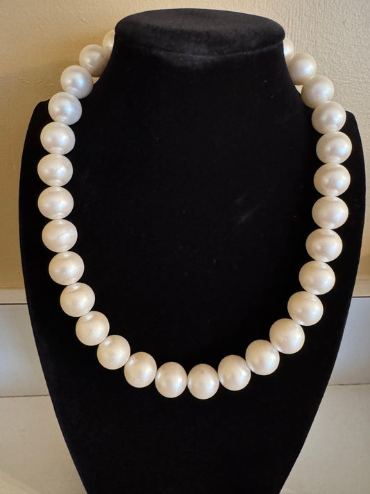 Signed Napier 16" Faux Pearl Necklace – Vintage 1980s Classic