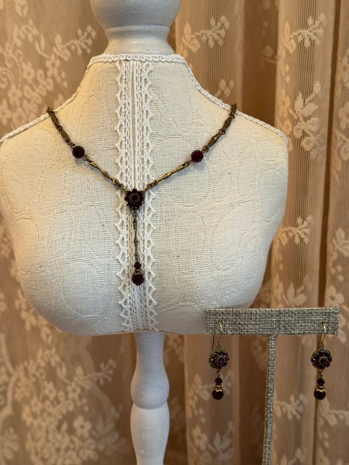 Victorian-Inspired Garnet Bead Lariat Necklace & Dangle Earrings Set – Bohemian Elegance
