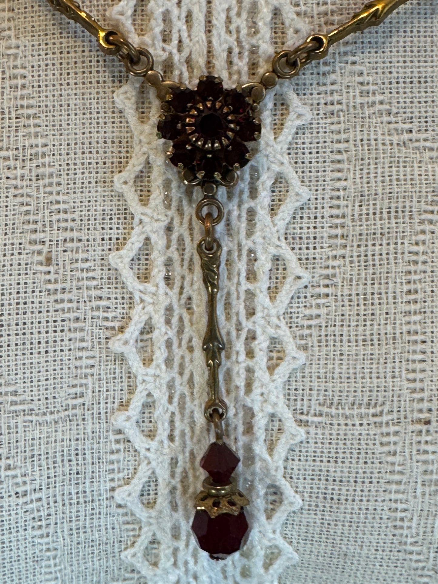 Victorian-Inspired Garnet Bead Lariat Necklace & Dangle Earrings Set – Bohemian Elegance
