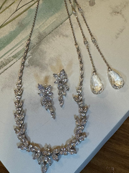 Gleaming Leaflet Bridal Necklace – Swarovski Crystal Vine-Inspired Elegance