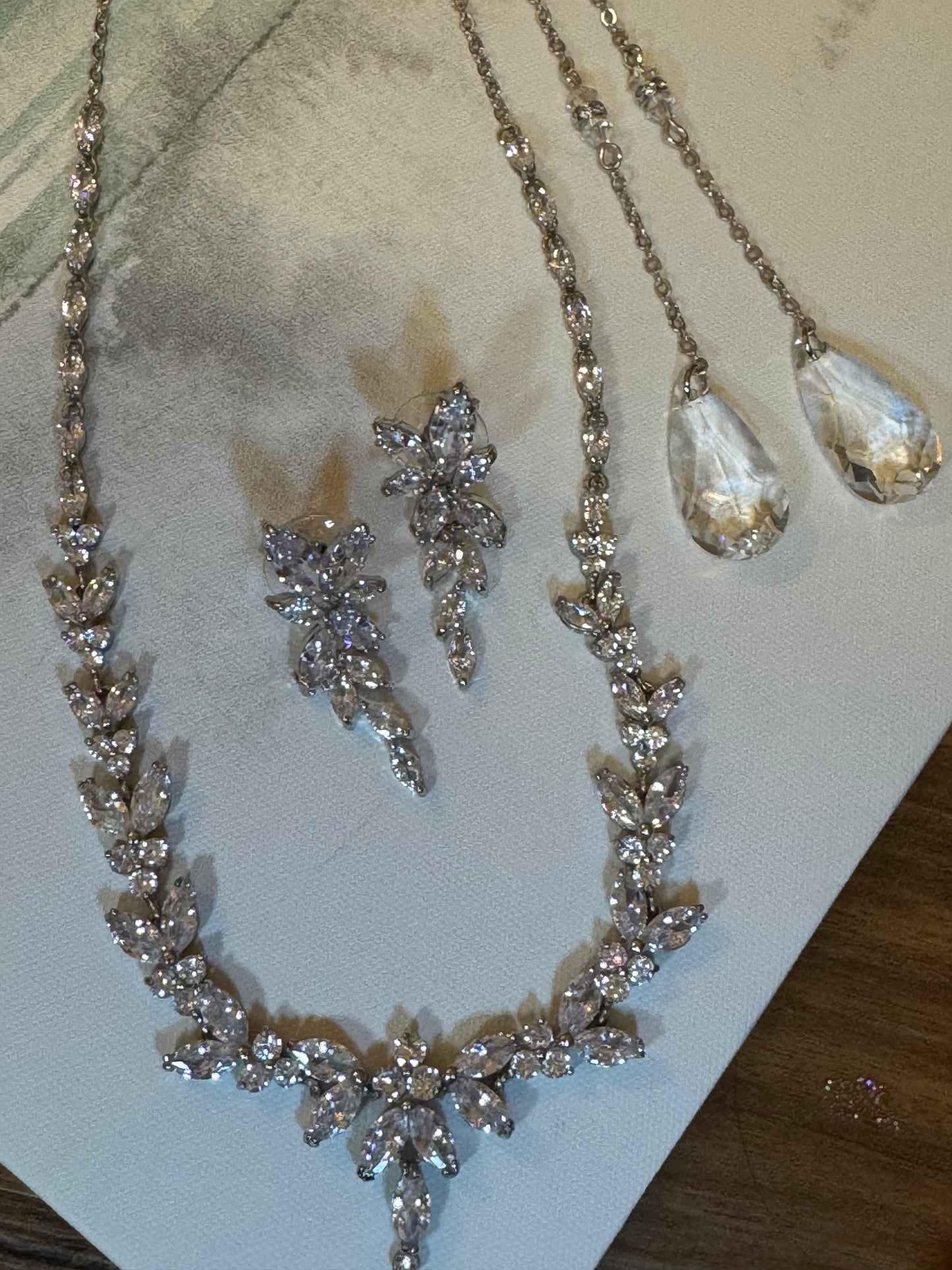 Gleaming Leaflet Bridal Necklace – Swarovski Crystal Vine-Inspired Elegance