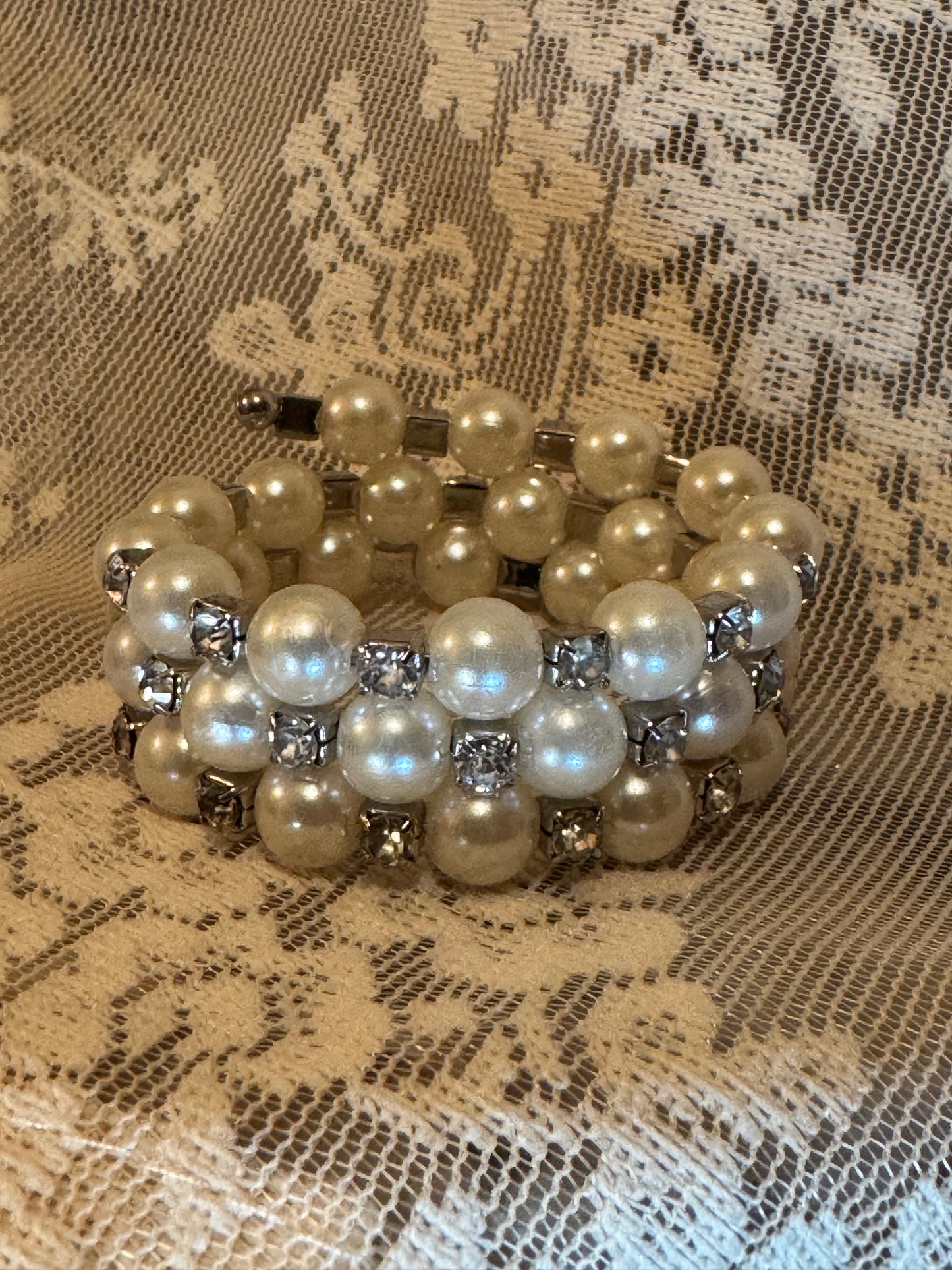 Three-Strand Faux Pearl & Crystal Stretch Bracelet – Vintage Bridal Elegance