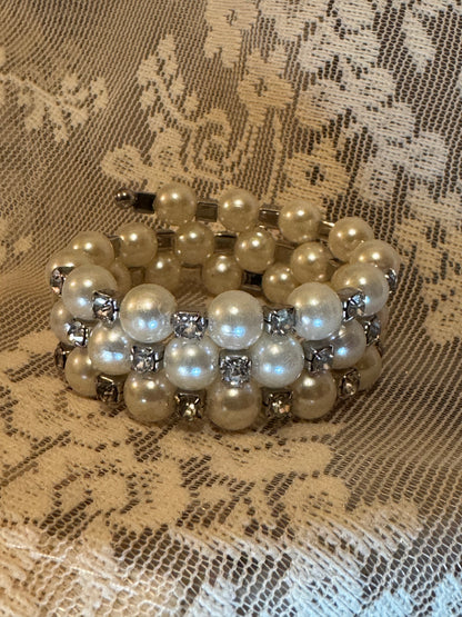 Three-Strand Faux Pearl & Crystal Stretch Bracelet – Vintage Bridal Elegance