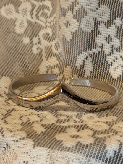Vintage Avon Silver-Tone Chevron V Cuff Bracelet – Minimalist Wishbone Design