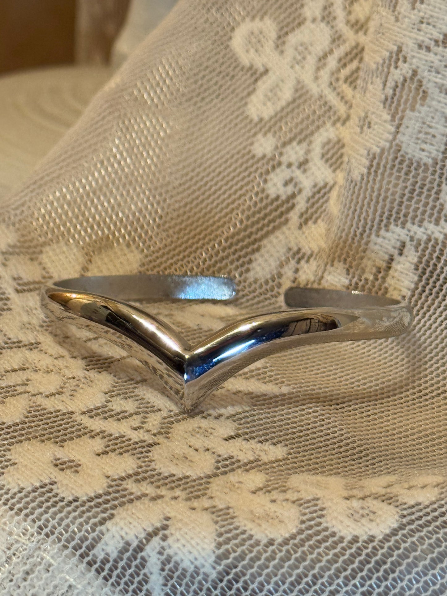 Vintage Avon Silver-Tone Chevron V Cuff Bracelet – Minimalist Wishbone Design