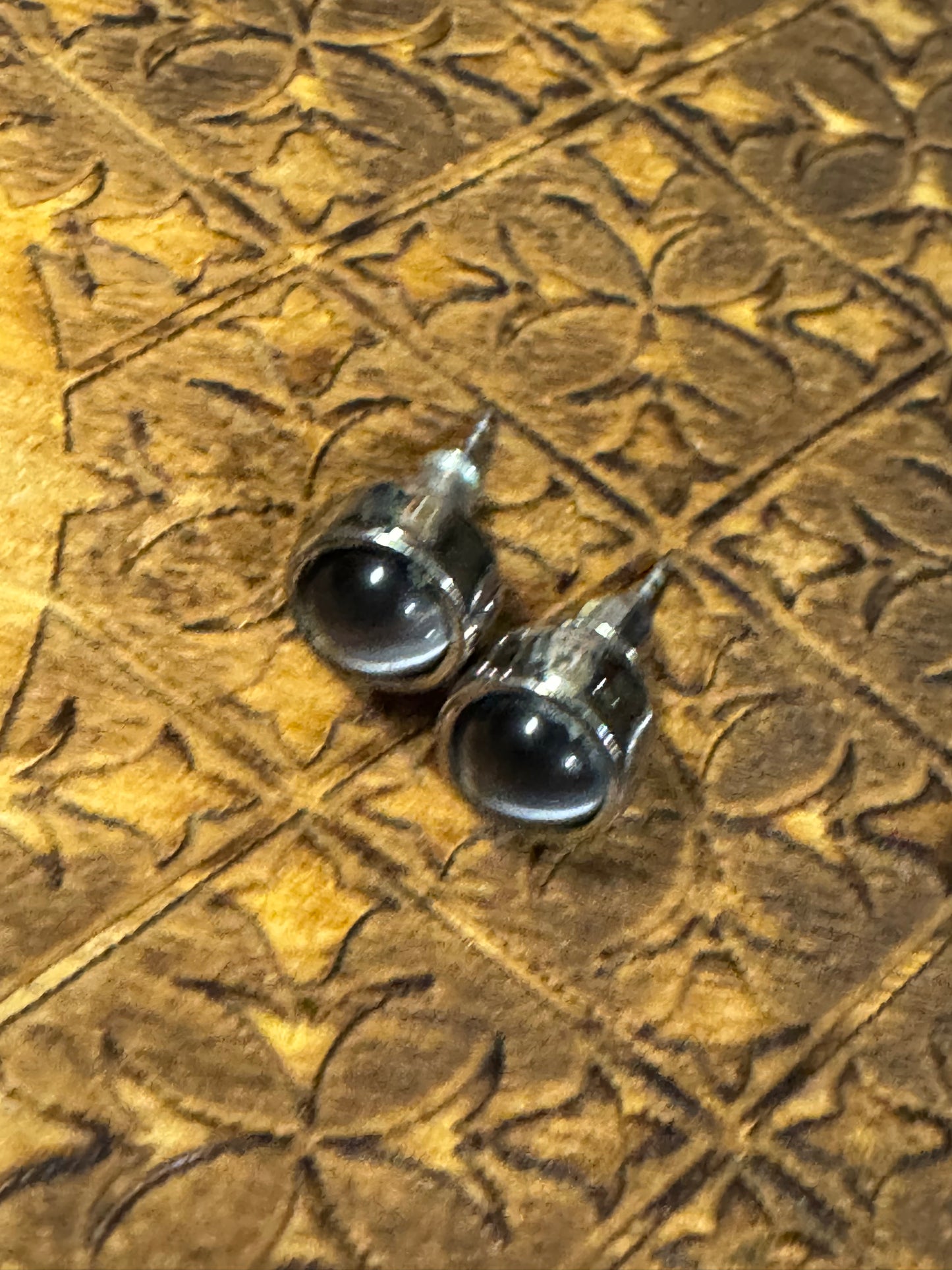 Grey Cat’s Eye Stud Earrings – Silver