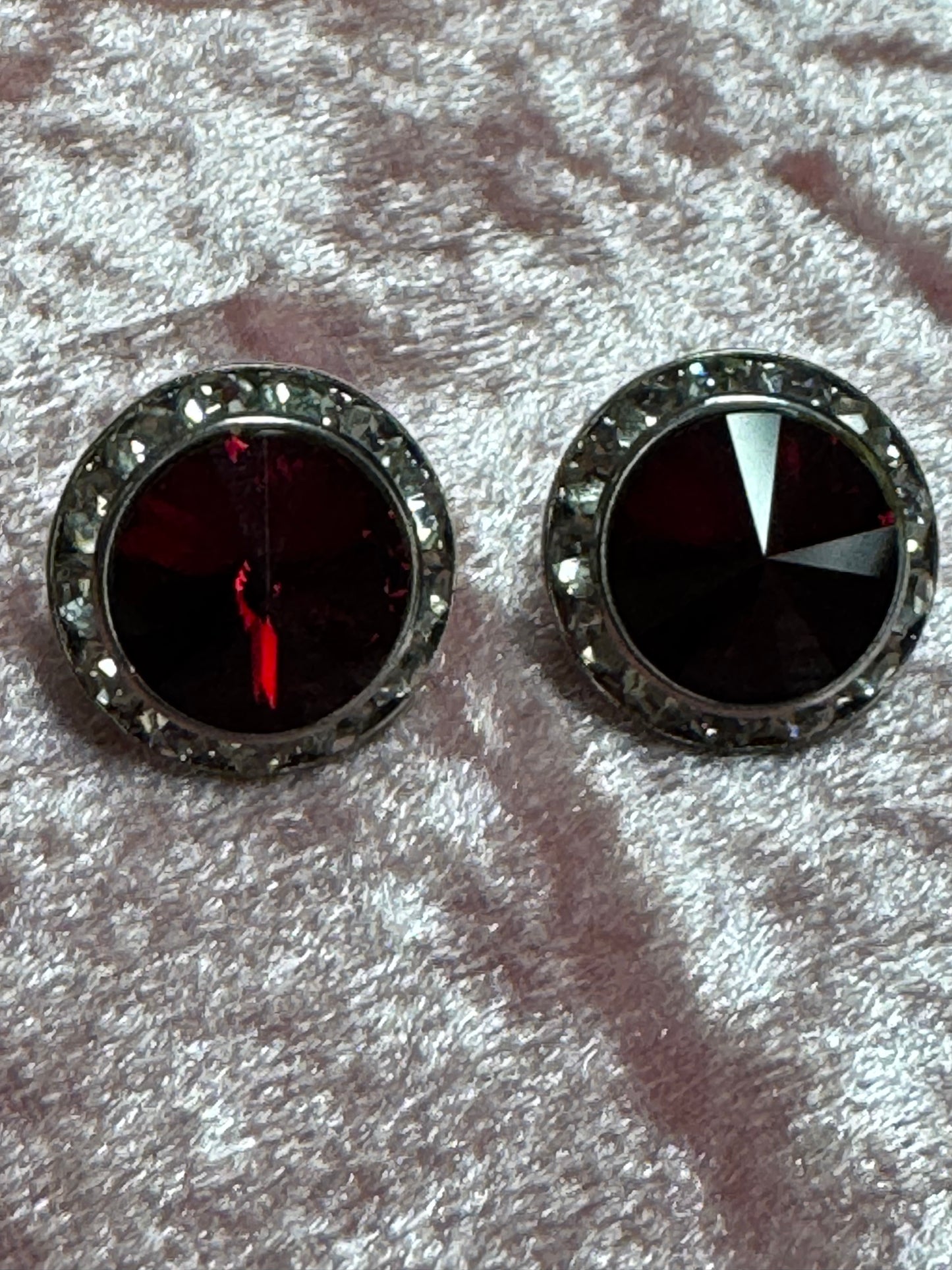 Red rivoli crystal with clear rhinestone earrings