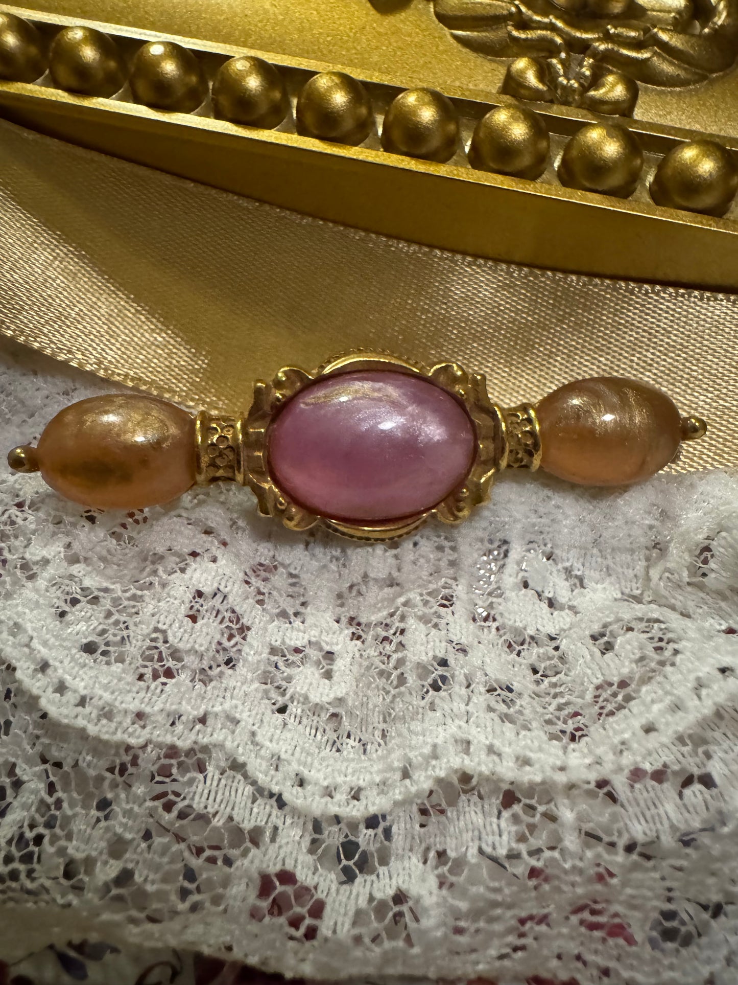 ✨ Vintage 1928-Style Pearlized Pink-Peach Cabochon Bar Pin Brooch ✨ Elegant, timeless, and full of vintage charm.