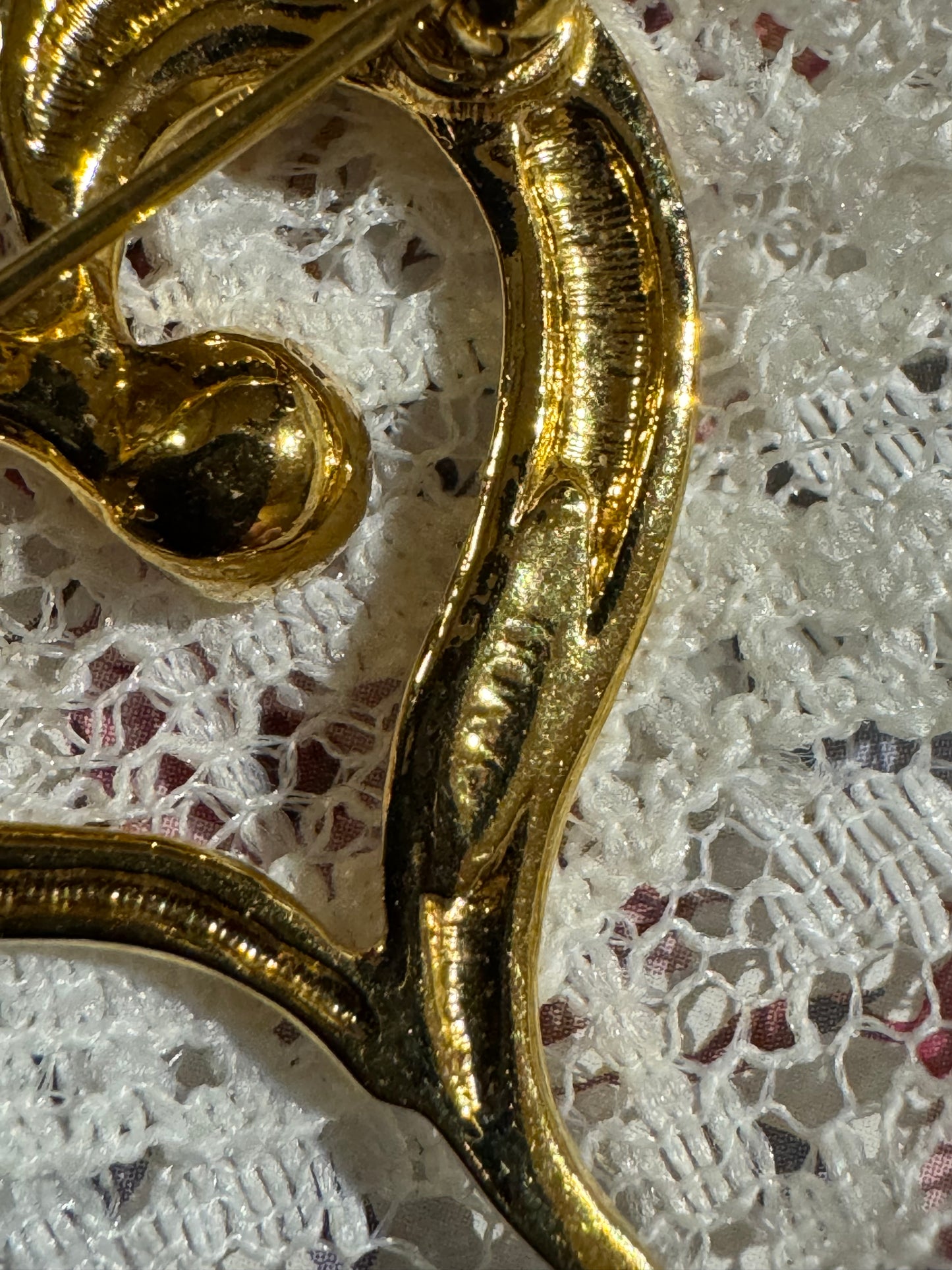 ✨ Vintage Gold-Tone Heart Brooch with Crystal Accent – Signed Avon ✨