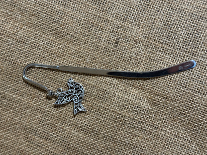 ✨ Victorian-Style Silver-Tone Filigree Bird Bookmark ✨ Charming, delicate, and timeless.