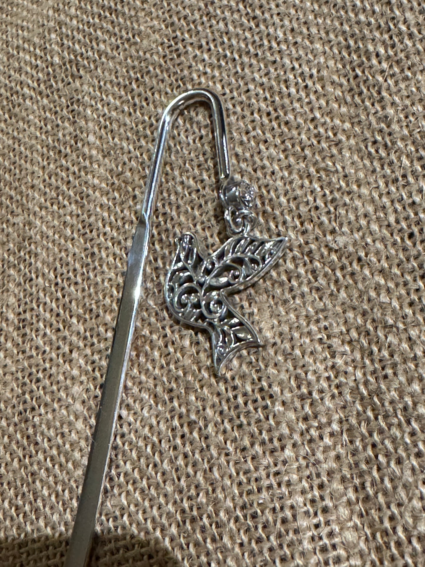 ✨ Victorian-Style Silver-Tone Filigree Bird Bookmark ✨ Charming, delicate, and timeless.