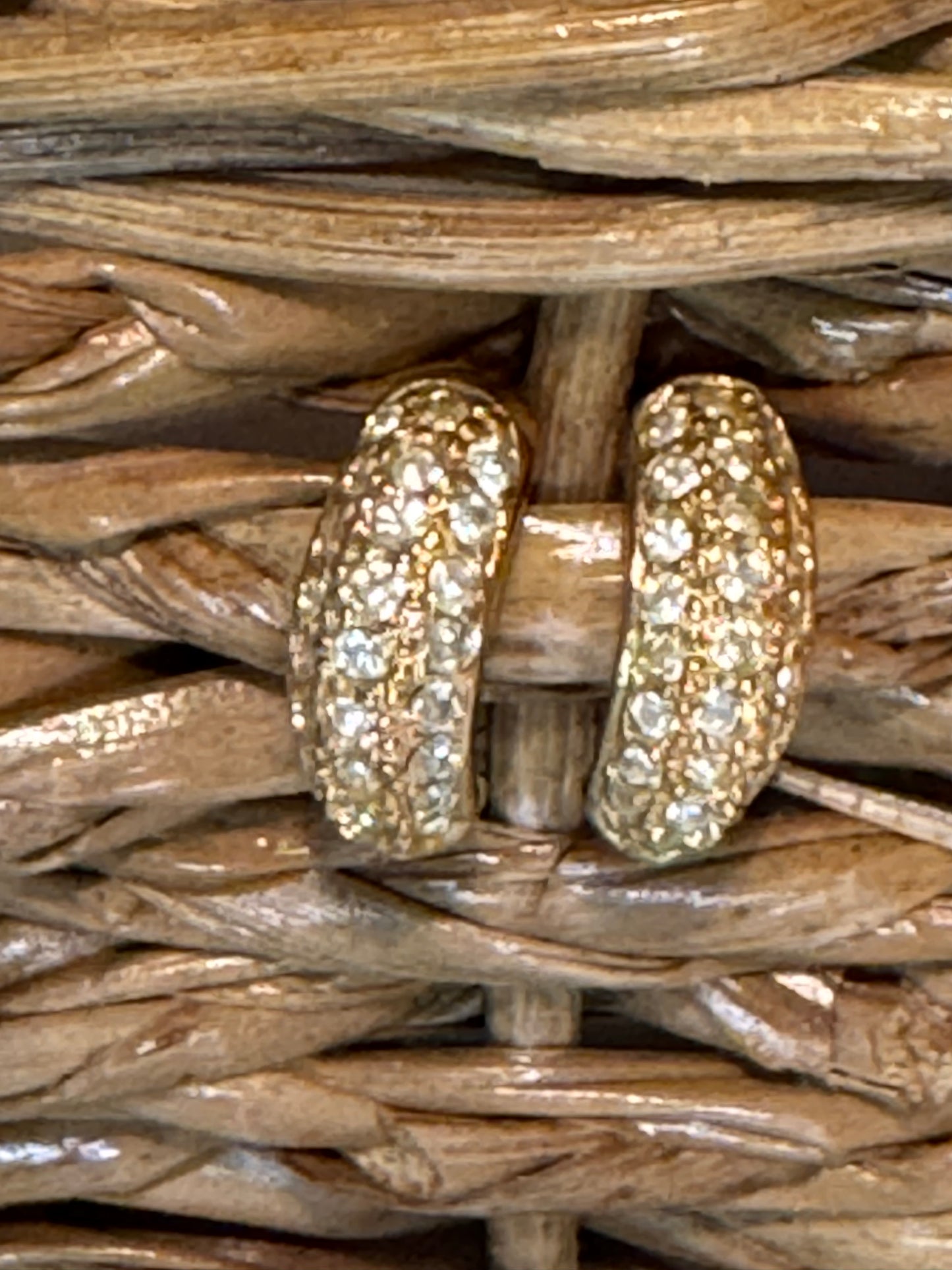 Vintage 1970's Signed ROMAN gold tone earrings with Austrian Crystals
