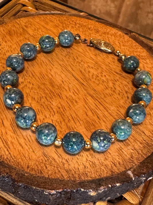 Vintage teal and blue crackle glass beaded bracelet