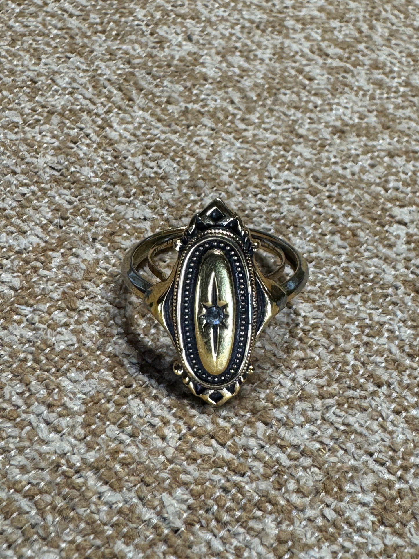 Vintage 1970s Avon "Kensington" Victorian Revival Ring