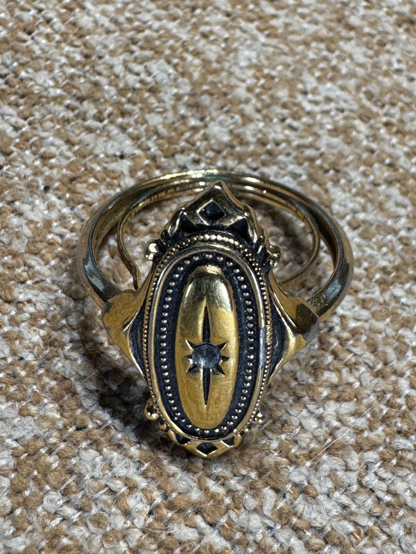 Vintage 1970s Avon "Kensington" Victorian Revival Ring