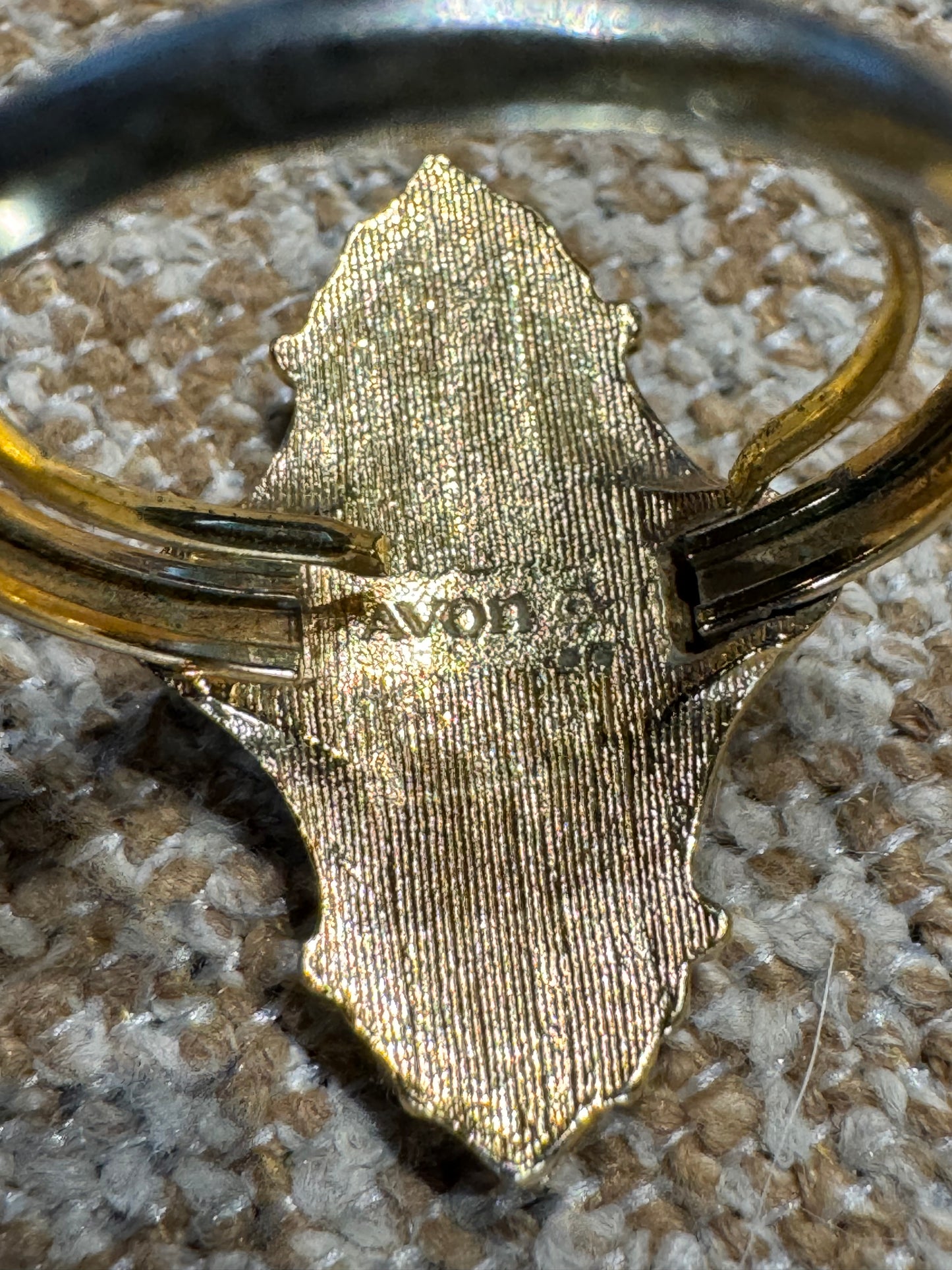 Vintage 1970s Avon "Kensington" Victorian Revival Ring