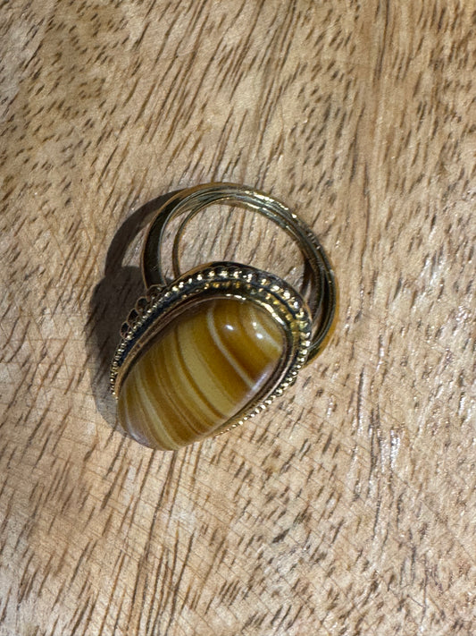 1970s bohemian glamour with this gorgeous vintage Avon statement ring