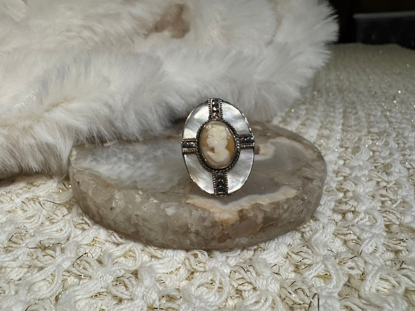 Vintage Mother-of-Pearl Cameo Ring - Size 7.5